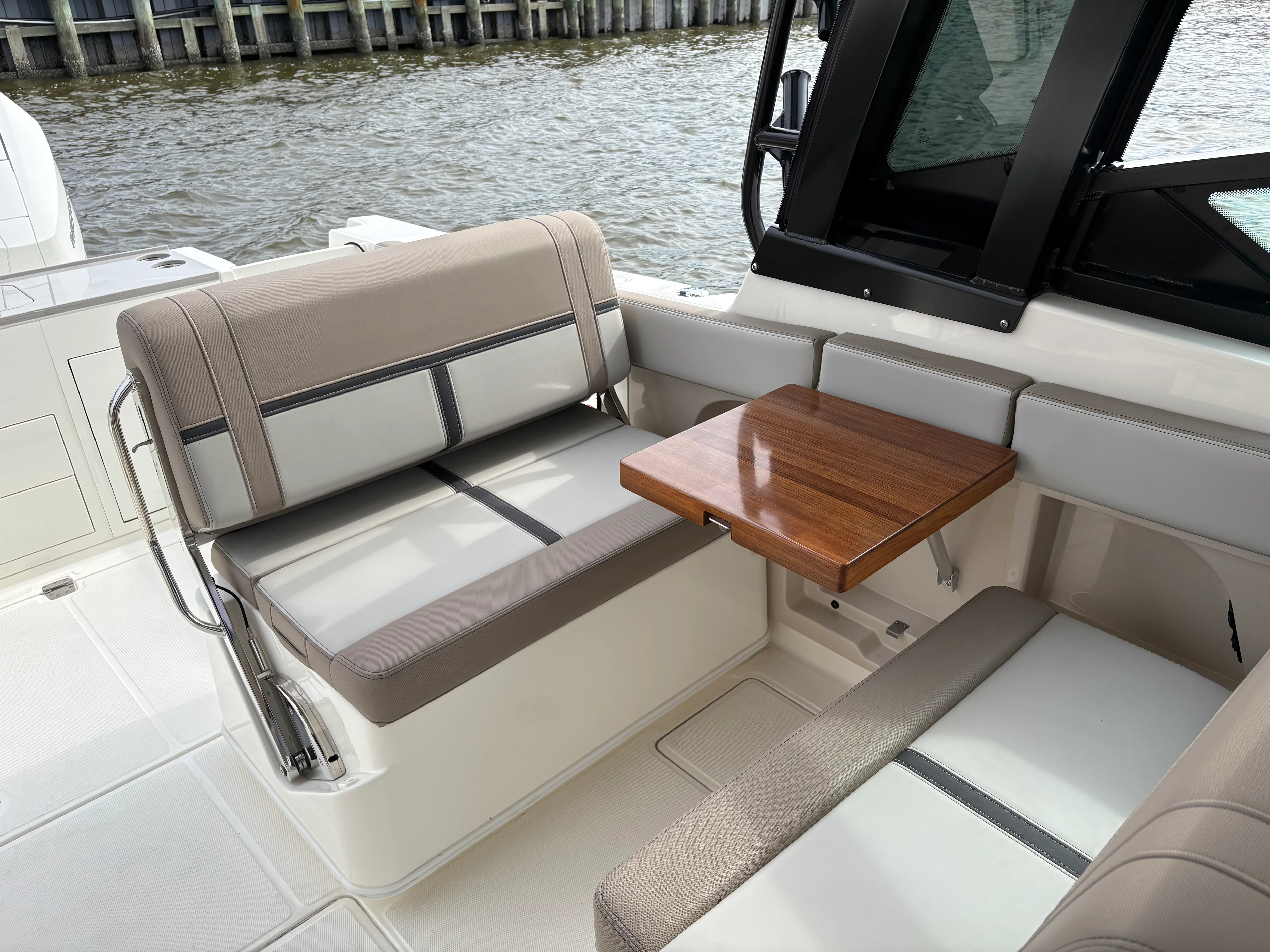 2025 Boston Whaler 330 Vantage Image Thumbnail #27