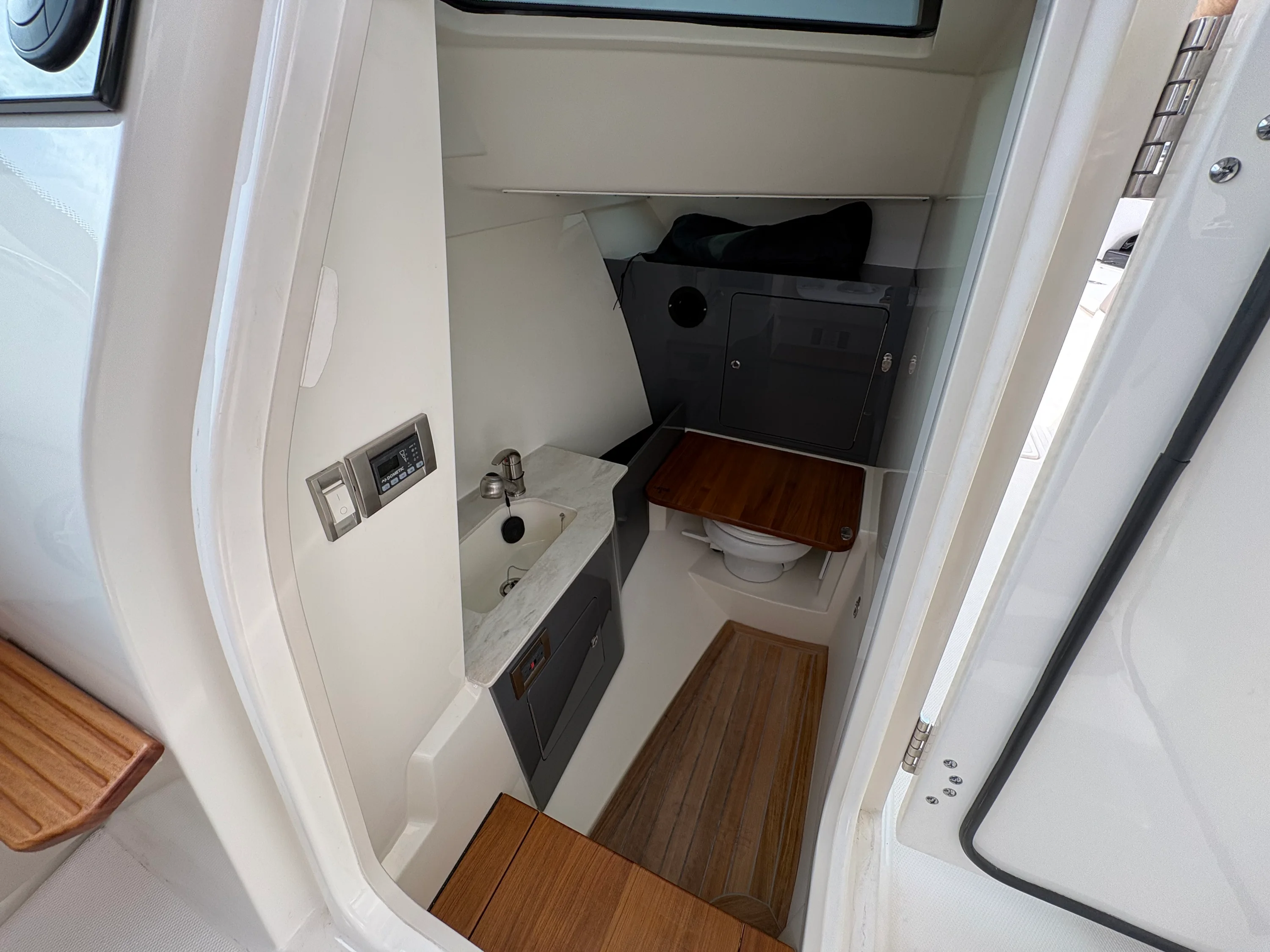 2025 Boston Whaler 330 Vantage Image Thumbnail #17