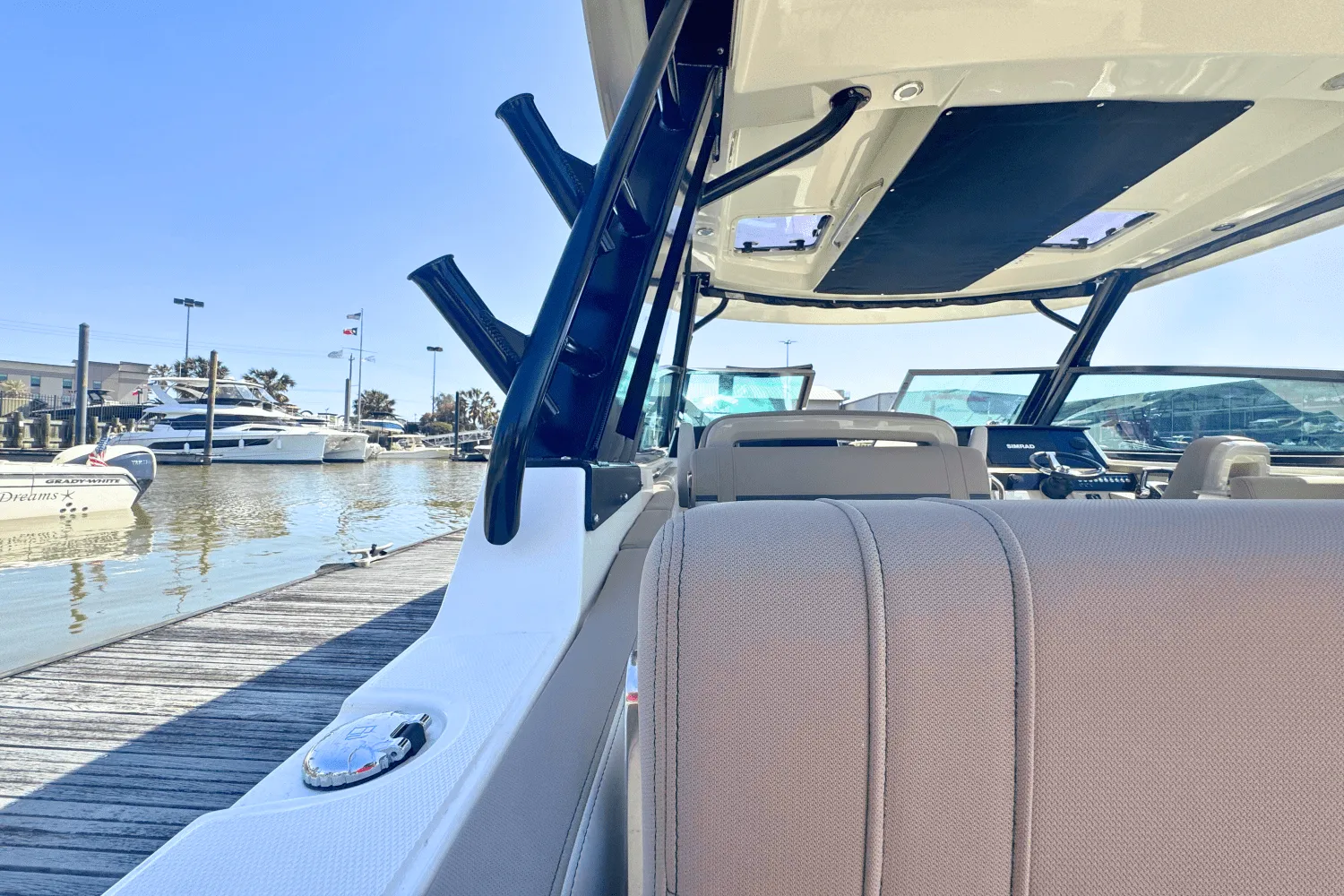 2025 Boston Whaler 330 Vantage Image Thumbnail #11