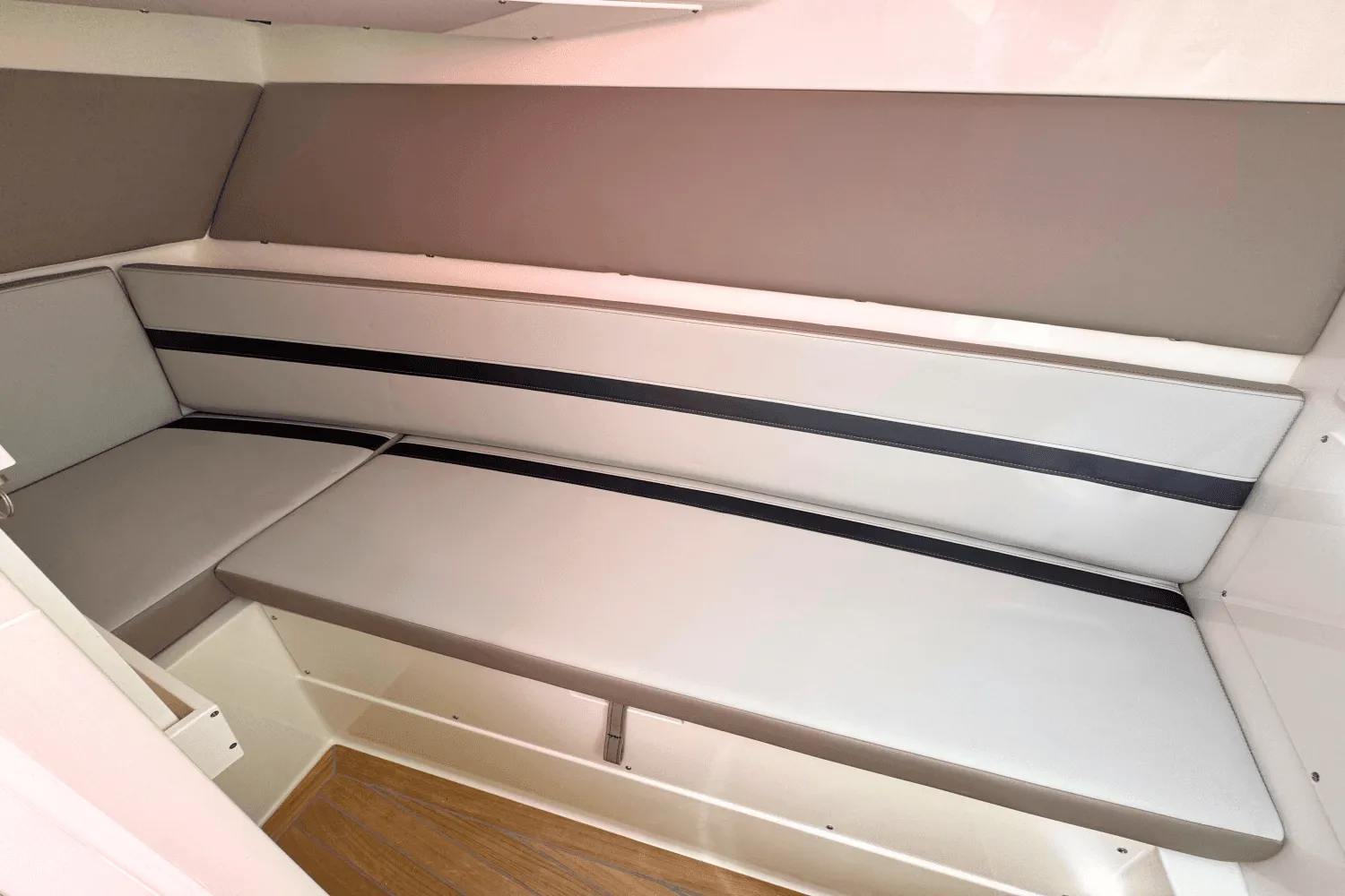 2025 Boston Whaler 330 Vantage Image Thumbnail #13