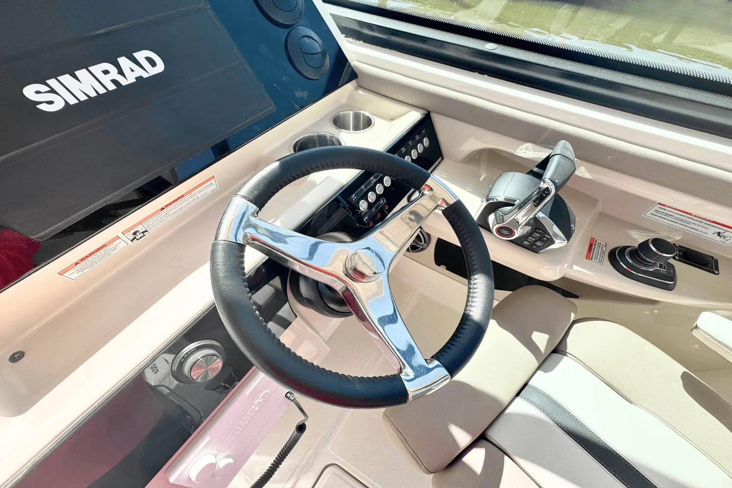 2025 Boston Whaler 330 Vantage Image Thumbnail #5