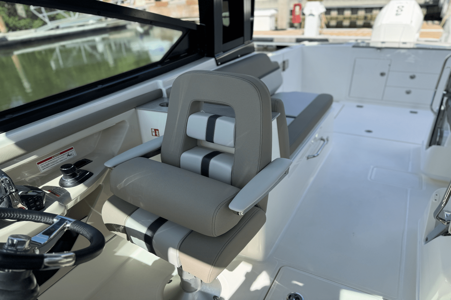 2025 Boston Whaler 330 Vantage Image Thumbnail #33