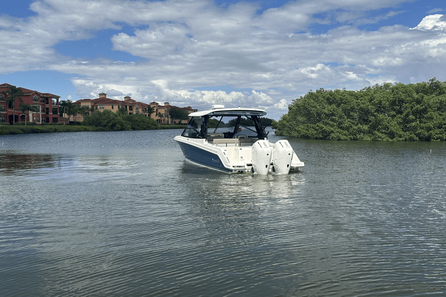 2025 Boston Whaler 330 Vantage Image Thumbnail #9