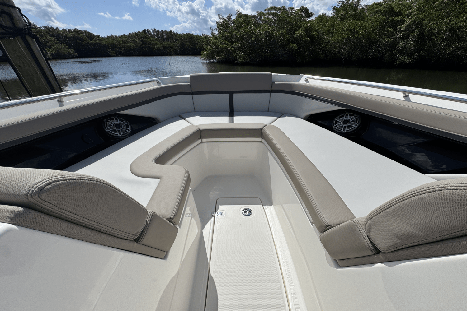 2025 Boston Whaler 330 Vantage Image Thumbnail #40