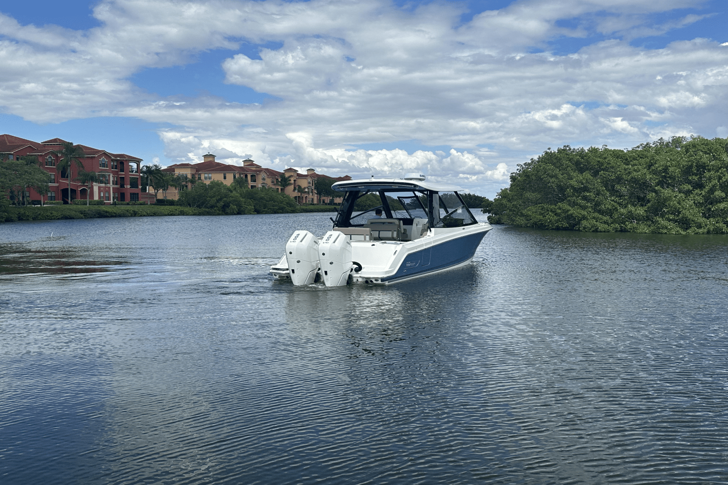 2025 Boston Whaler 330 Vantage Image Thumbnail #5