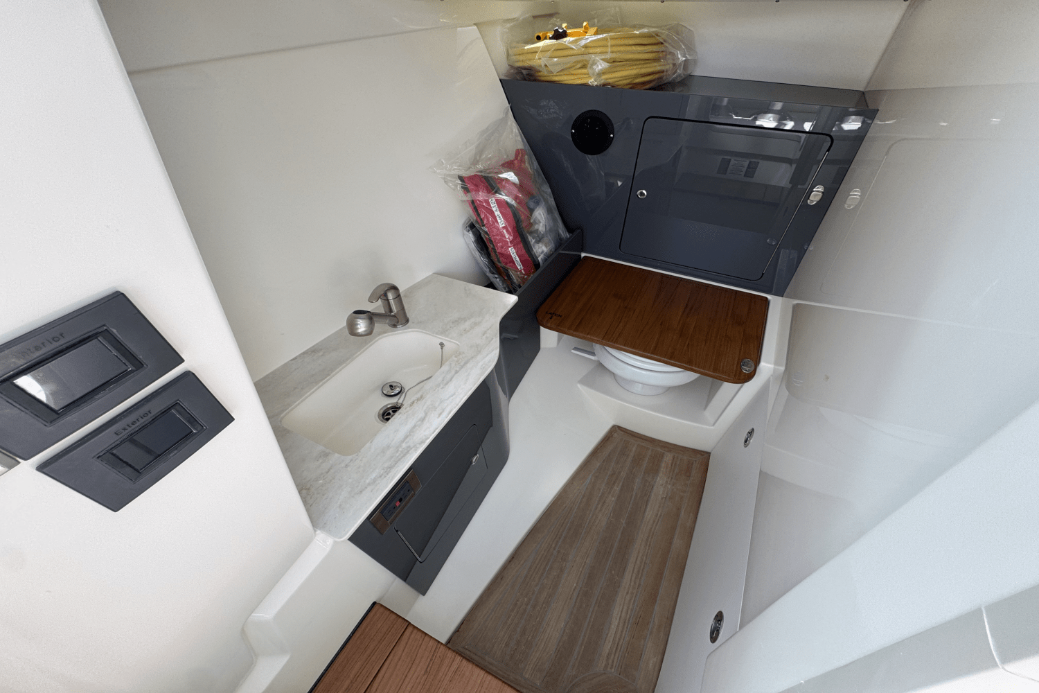 2025 Boston Whaler 330 Vantage Image Thumbnail #37