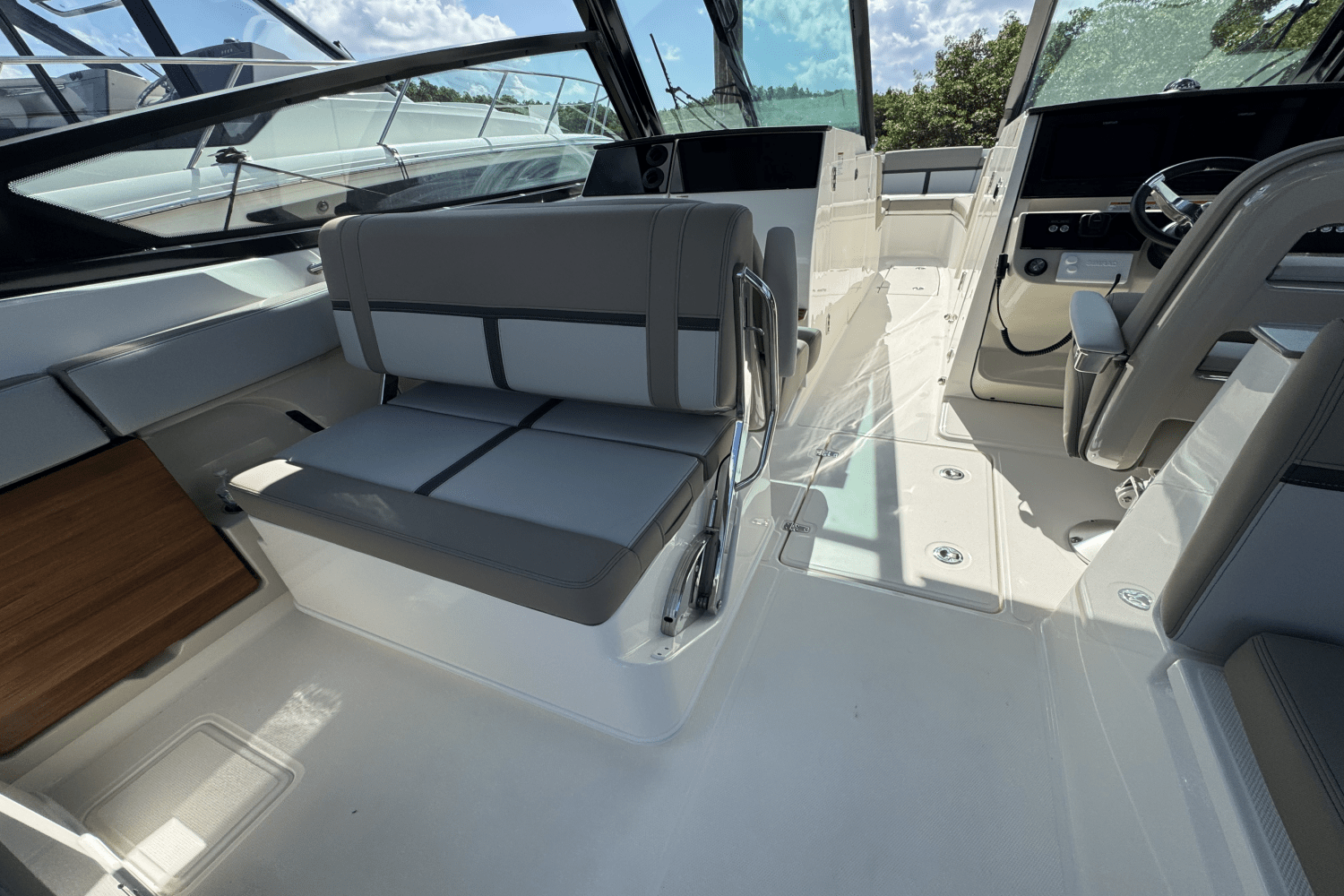 2025 Boston Whaler 330 Vantage Image Thumbnail #25
