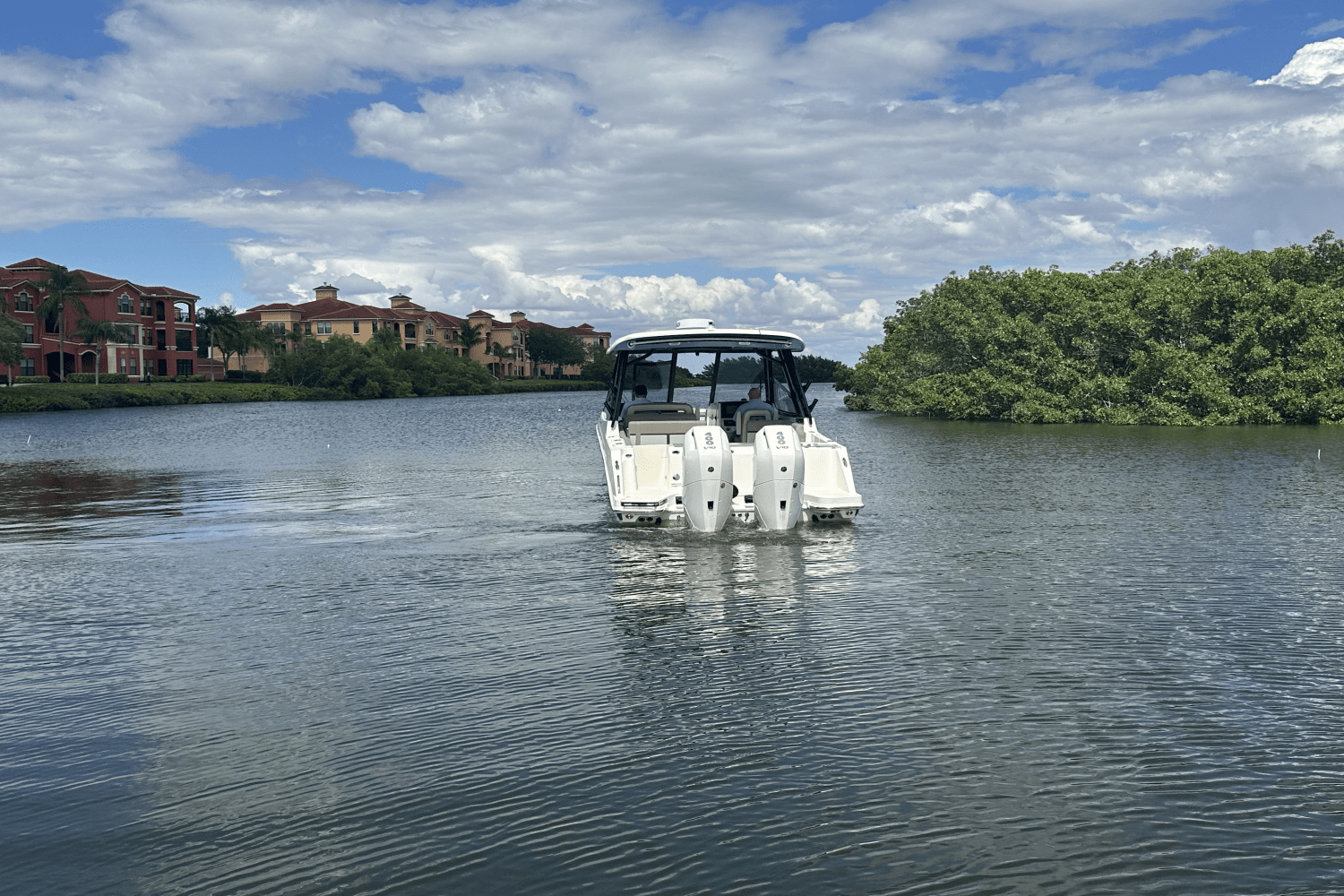 2025 Boston Whaler 330 Vantage Image Thumbnail #8
