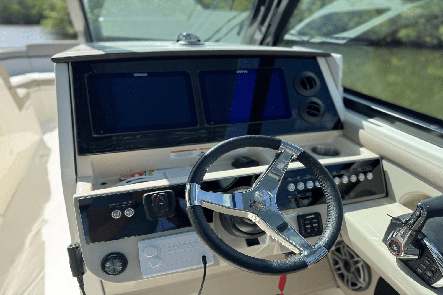 2025 Boston Whaler 330 Vantage Image Thumbnail #30