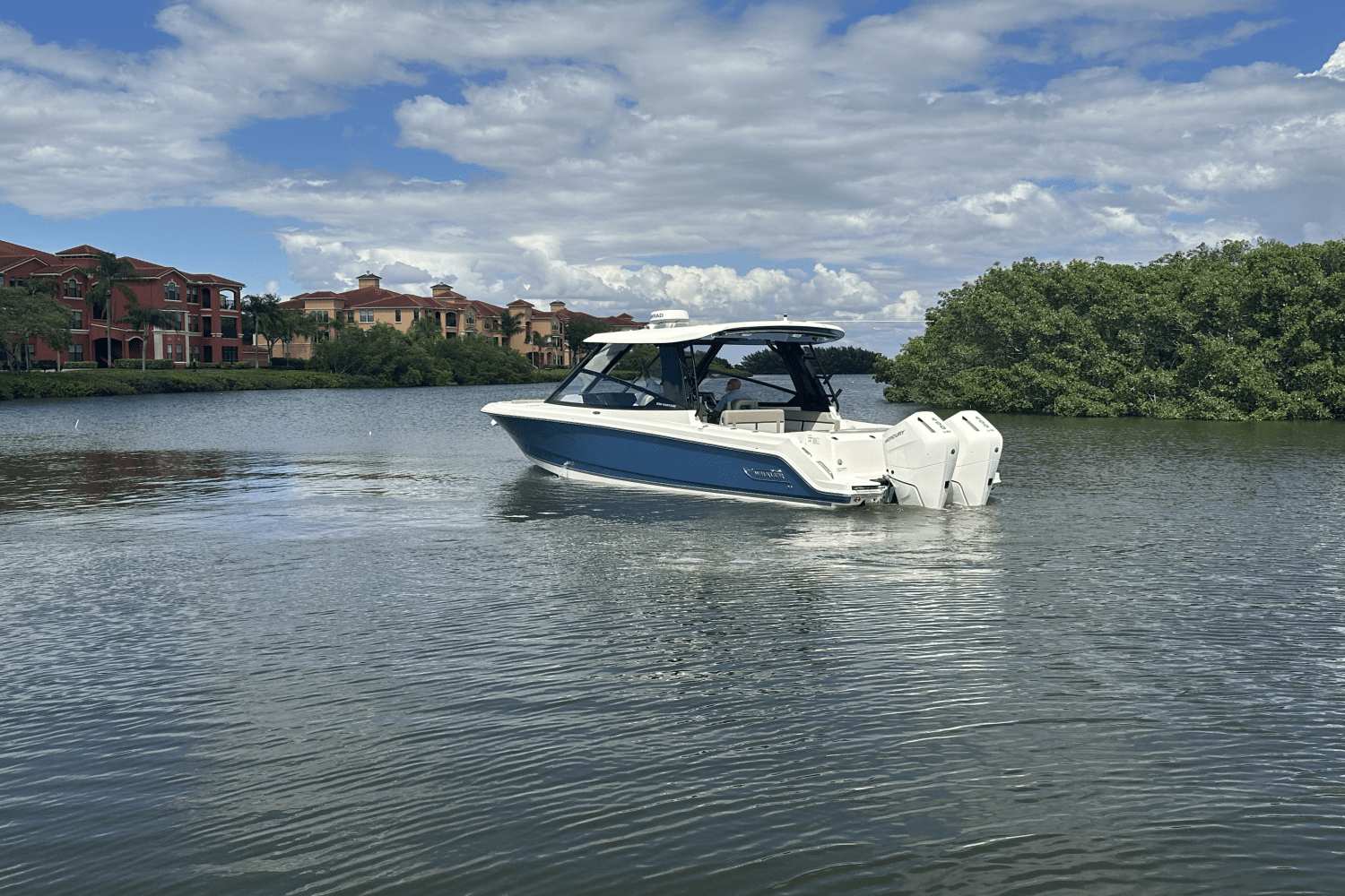 2025 Boston Whaler 330 Vantage Image Thumbnail #10