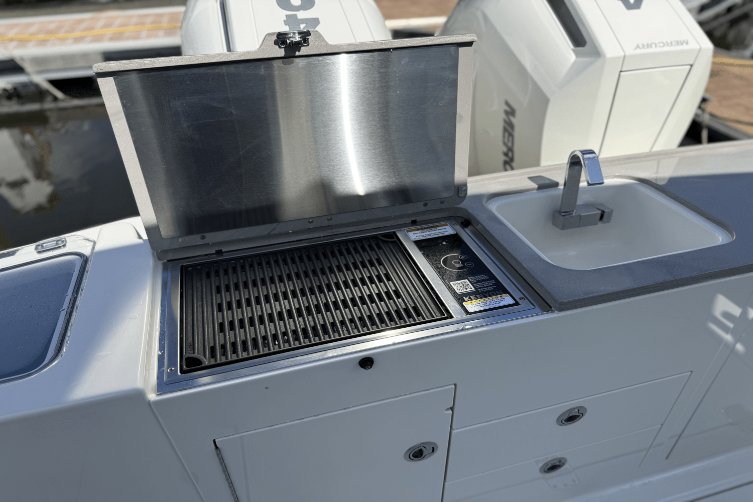 2025 Boston Whaler 330 Vantage Image Thumbnail #19
