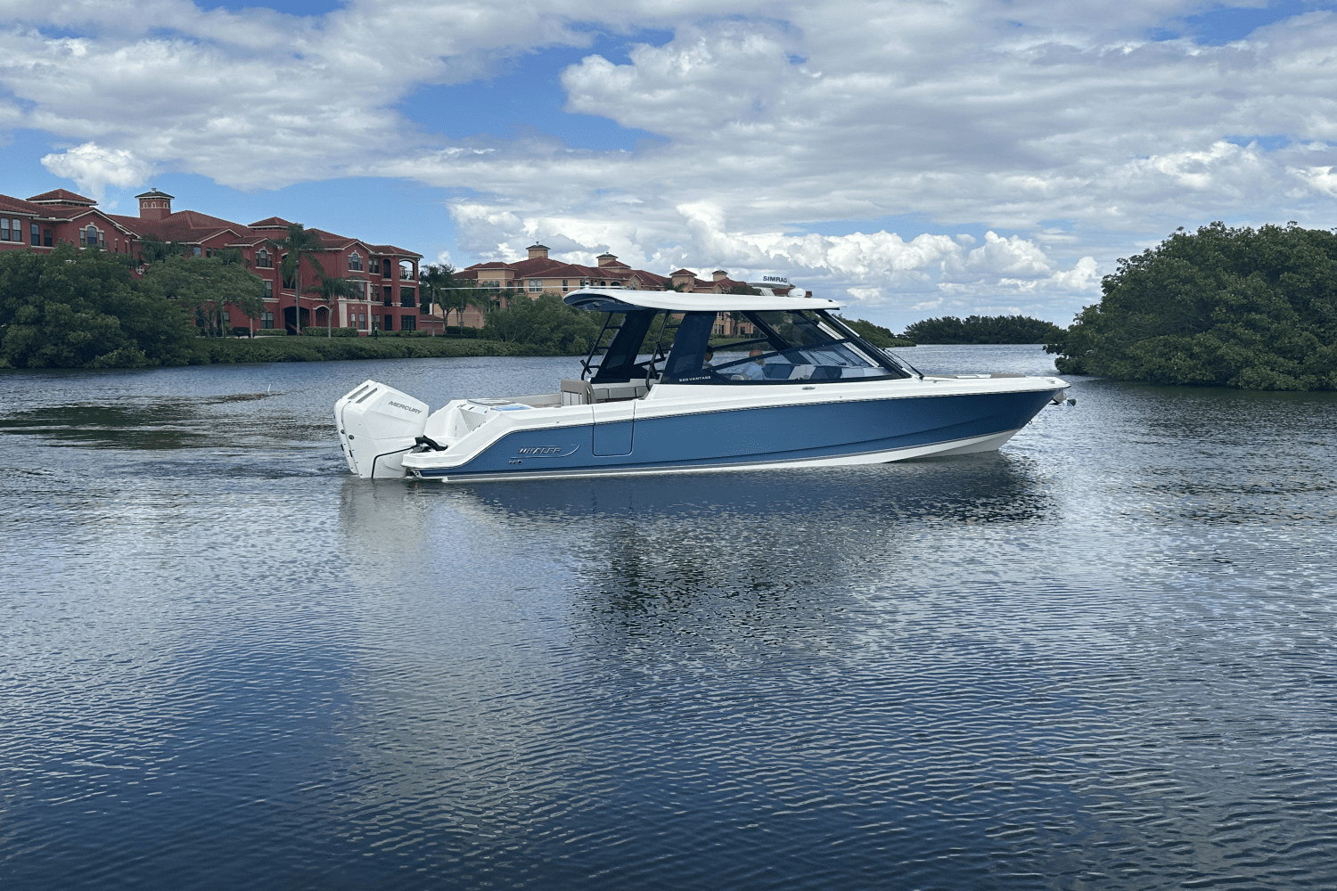 2025 Boston Whaler 330 Vantage Image Thumbnail #3
