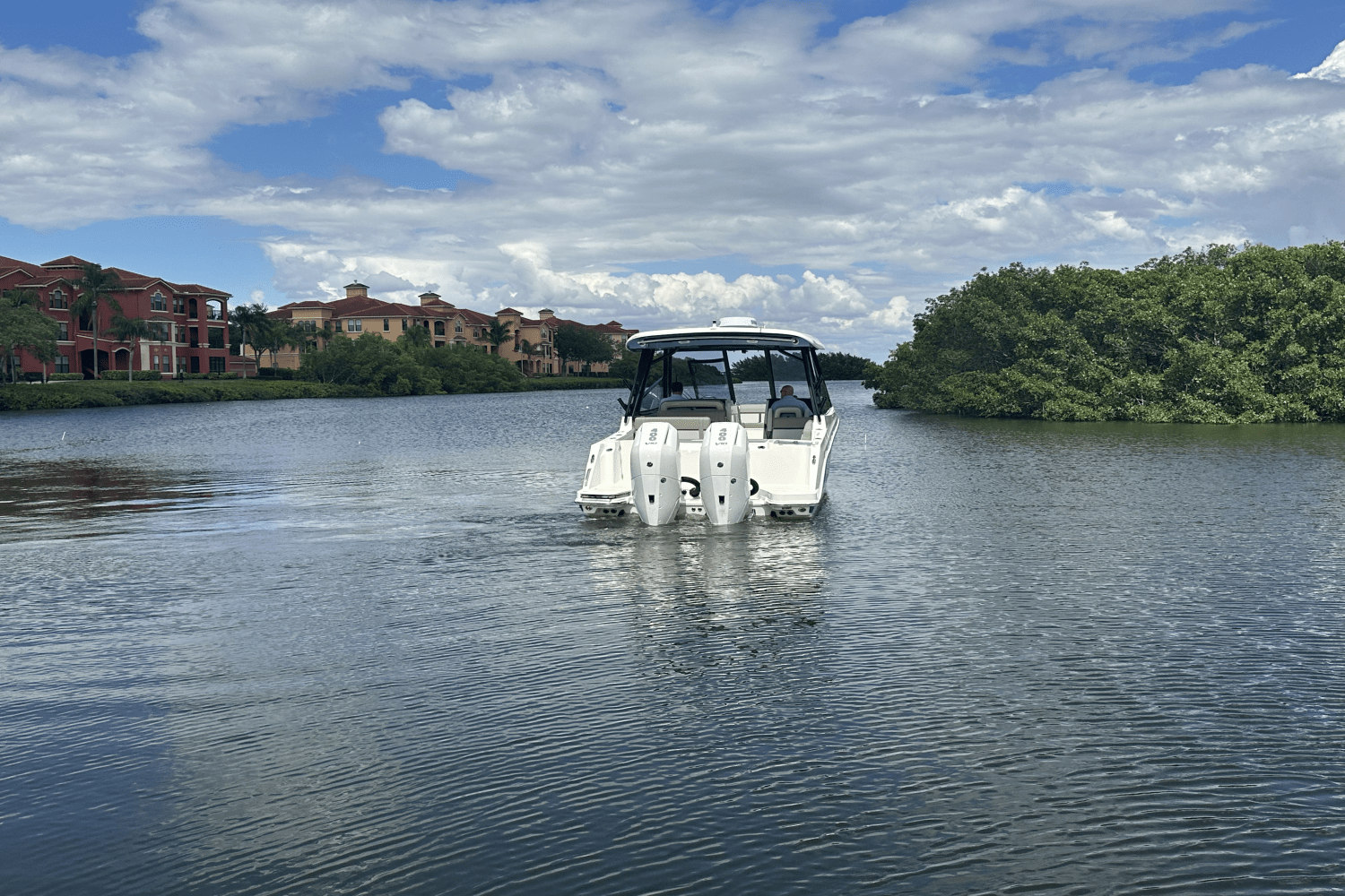 2025 Boston Whaler 330 Vantage Image Thumbnail #6