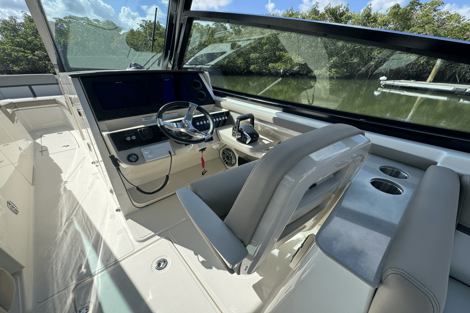 2025 Boston Whaler 330 Vantage Image Thumbnail #26