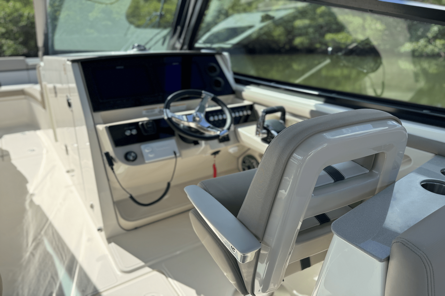 2025 Boston Whaler 330 Vantage Image Thumbnail #27