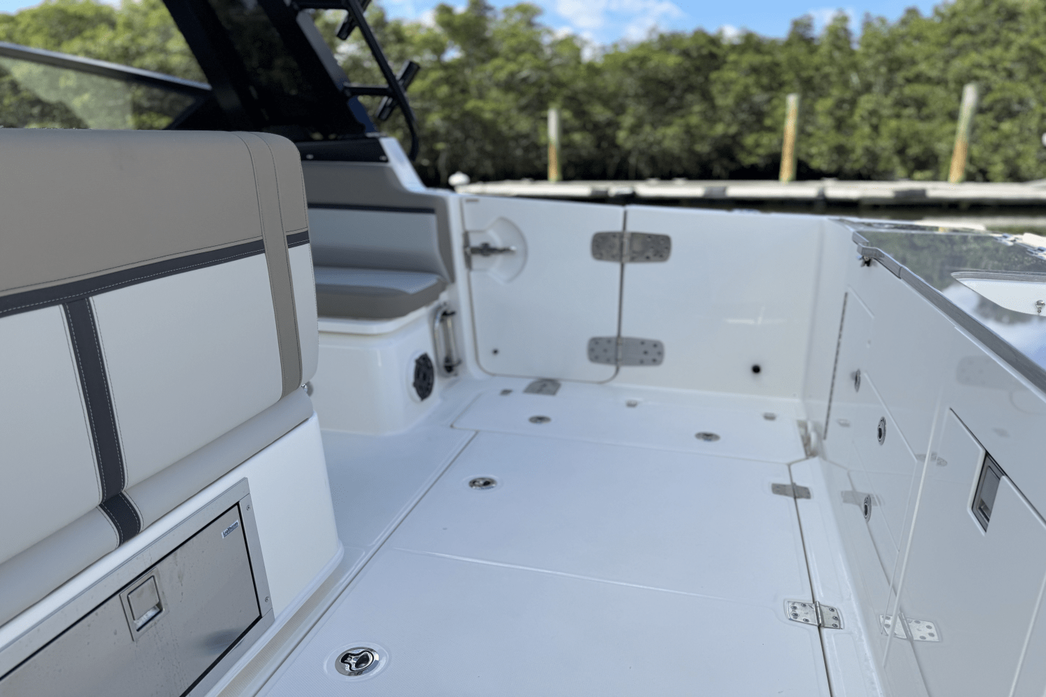 2025 Boston Whaler 330 Vantage Image Thumbnail #43