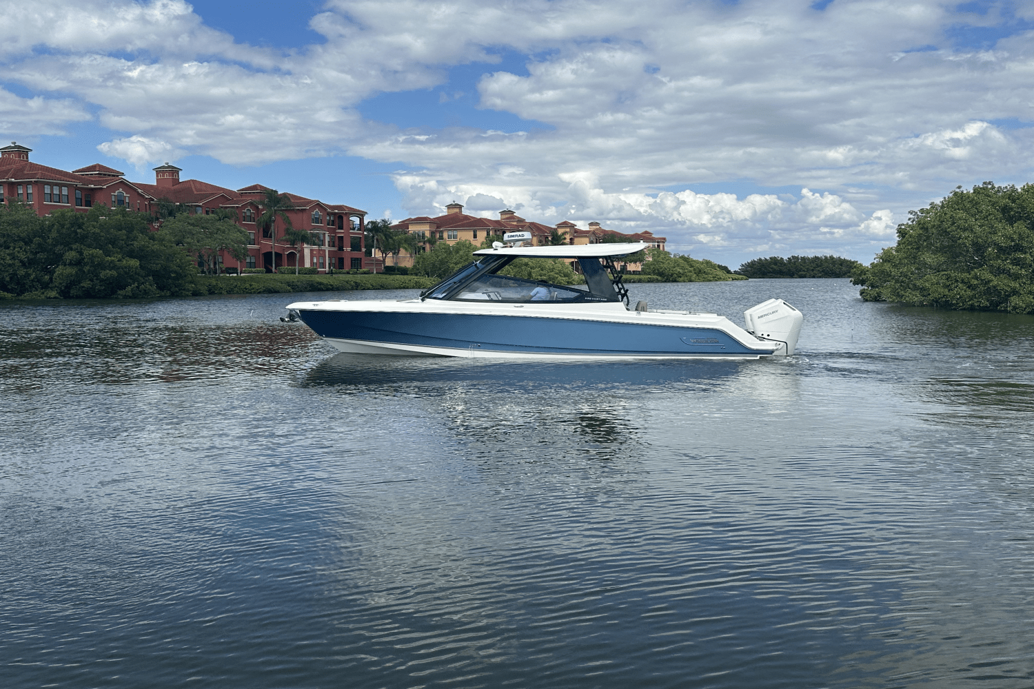 2025 Boston Whaler 330 Vantage Image Thumbnail #12