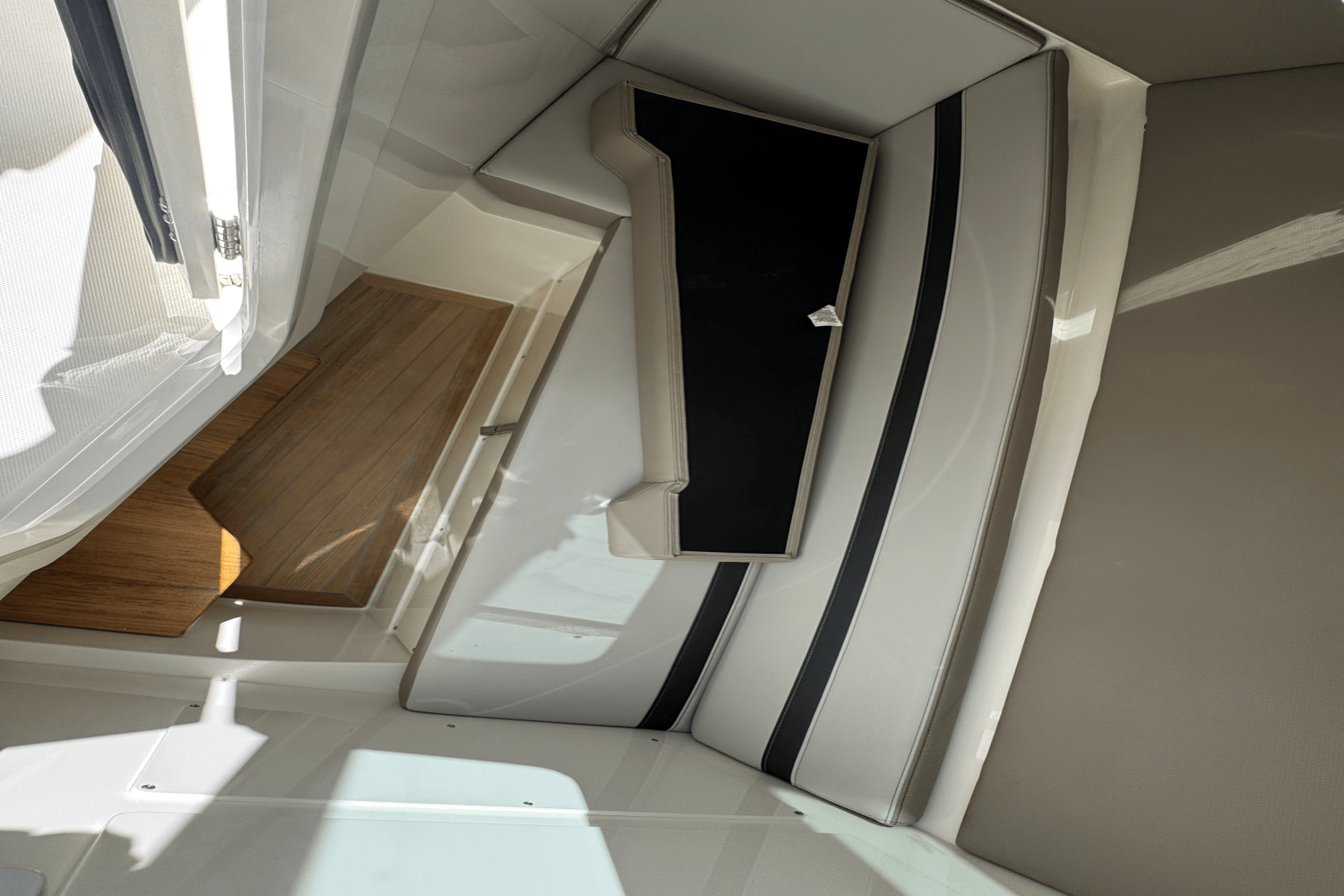 2025 Boston Whaler 330 Vantage Image Thumbnail #38