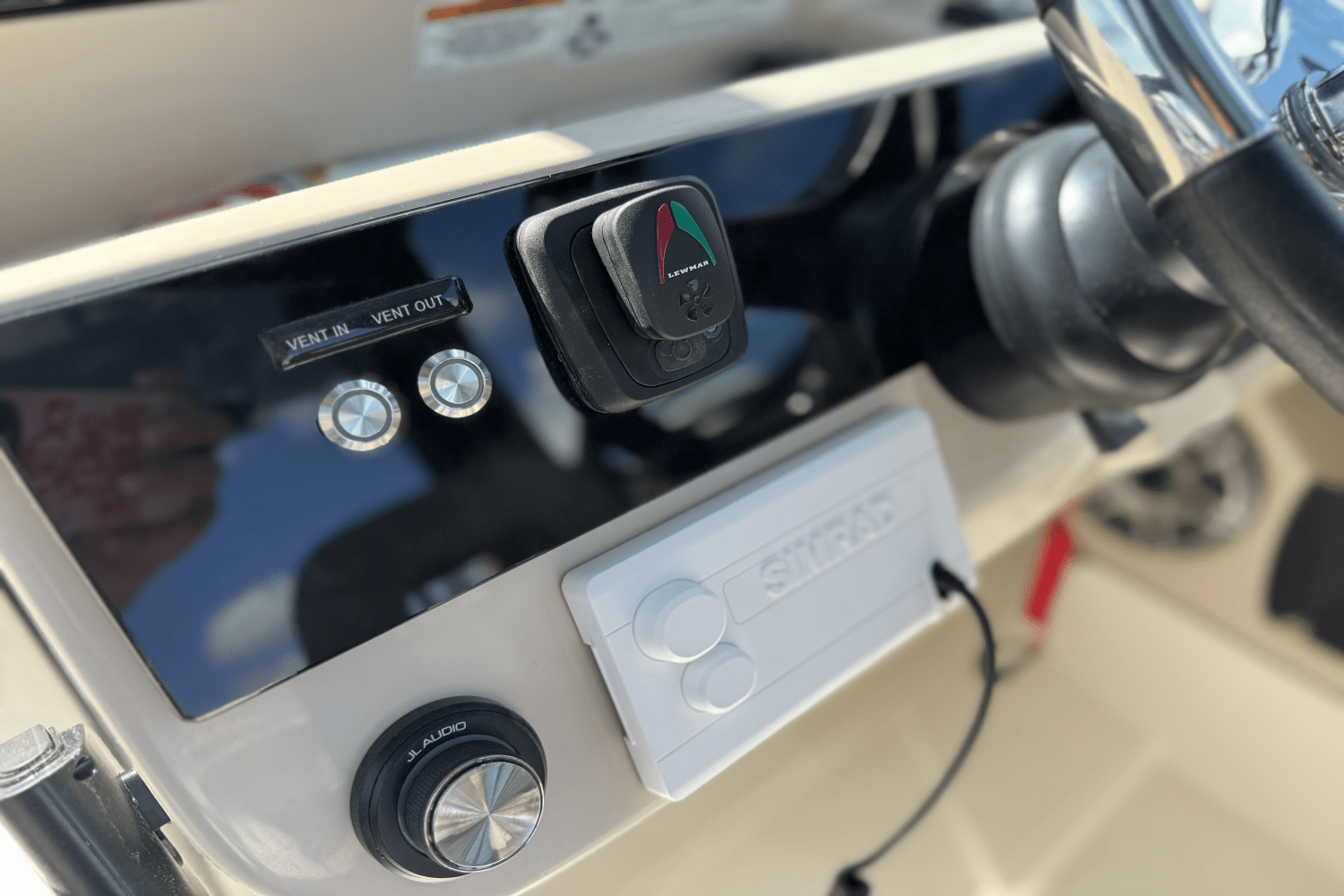 2025 Boston Whaler 330 Vantage Image Thumbnail #32