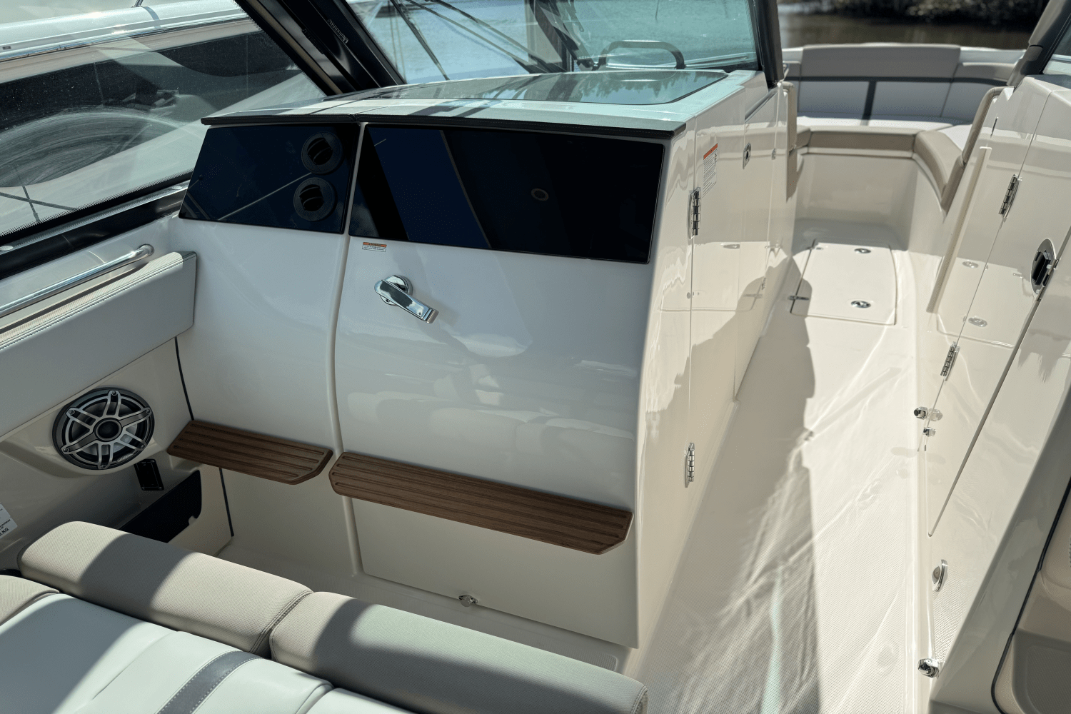 2025 Boston Whaler 330 Vantage Image Thumbnail #35