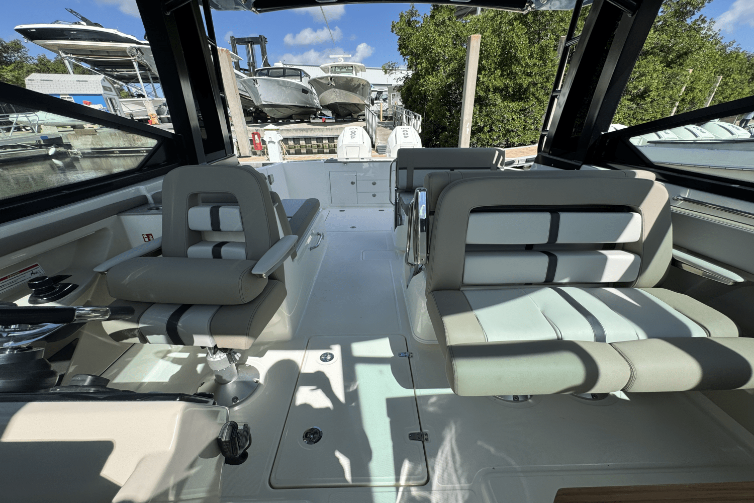 2025 Boston Whaler 330 Vantage Image Thumbnail #42
