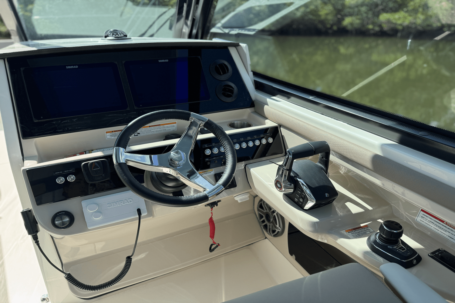 2025 Boston Whaler 330 Vantage Image Thumbnail #28
