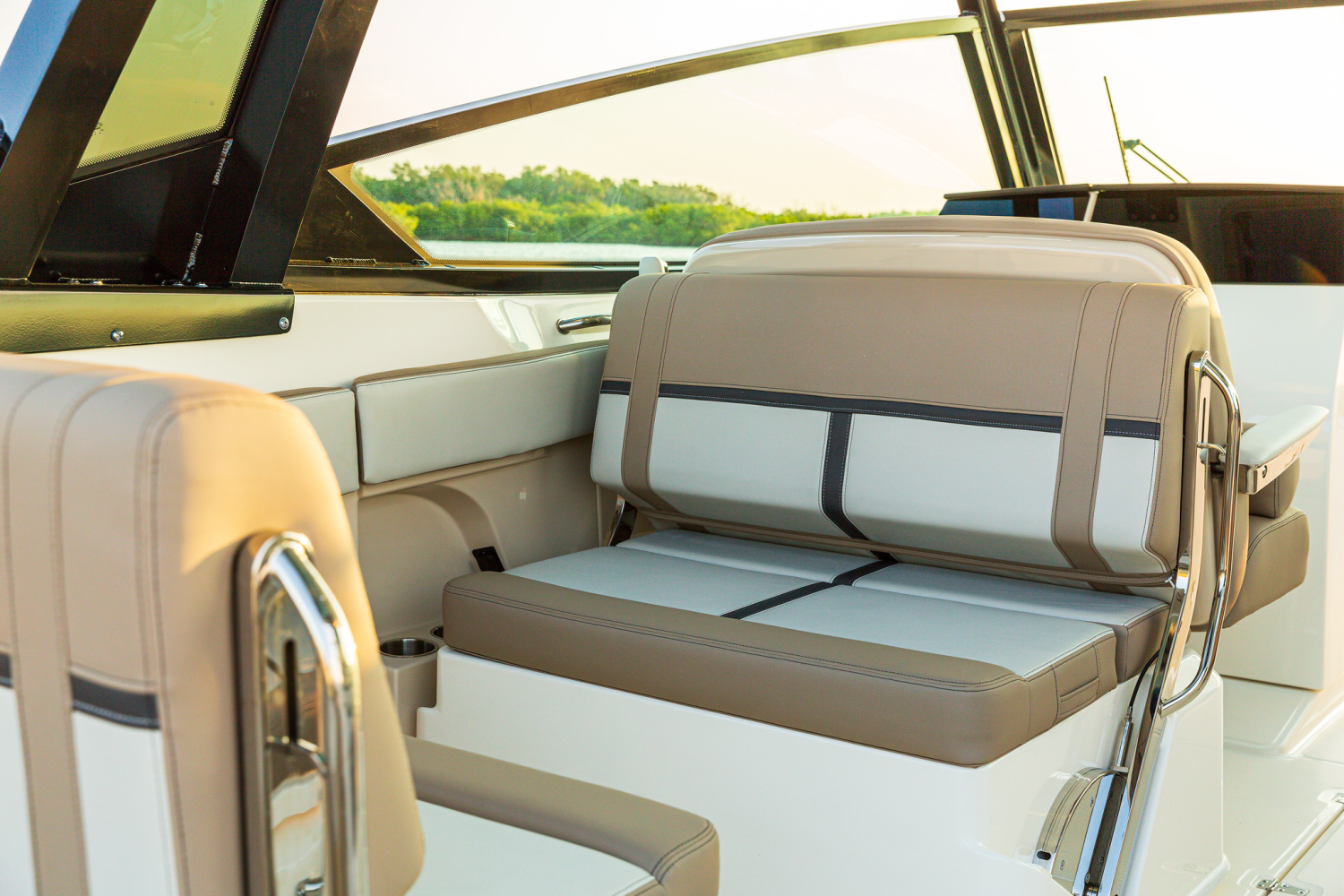 2025 Boston Whaler 330 Vantage Image Thumbnail #20