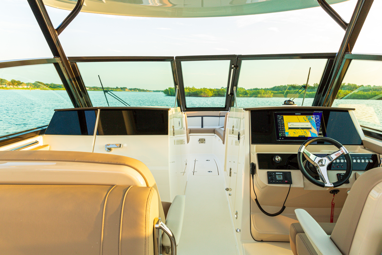 2025 Boston Whaler 330 Vantage Image Thumbnail #13