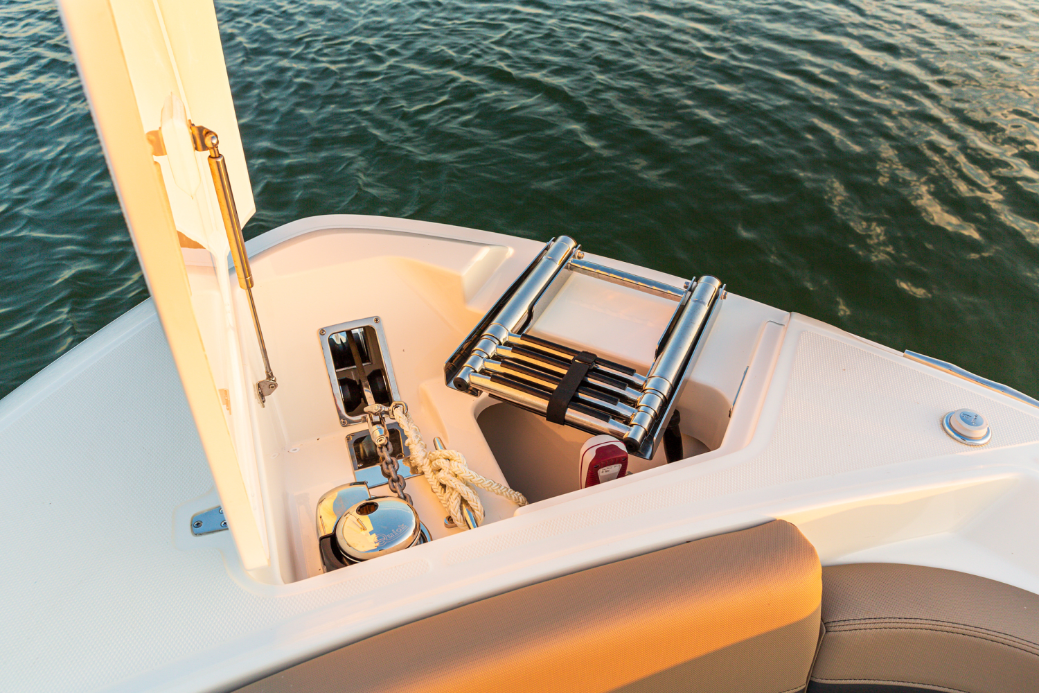 2025 Boston Whaler 330 Vantage Image Thumbnail #5