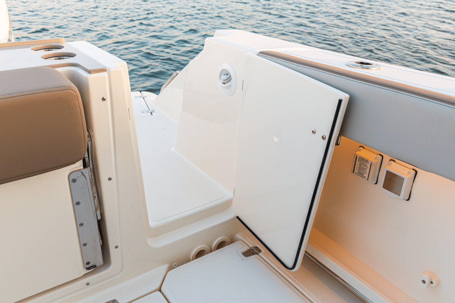 2025 Boston Whaler 330 Vantage Image Thumbnail #19