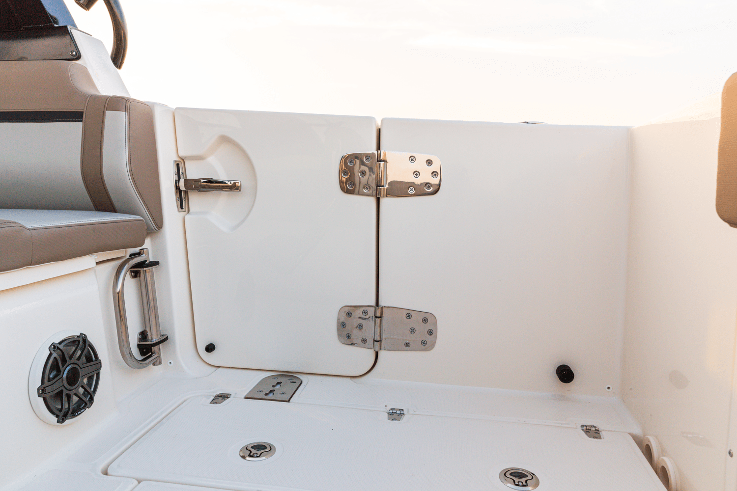 2025 Boston Whaler 330 Vantage Image Thumbnail #16