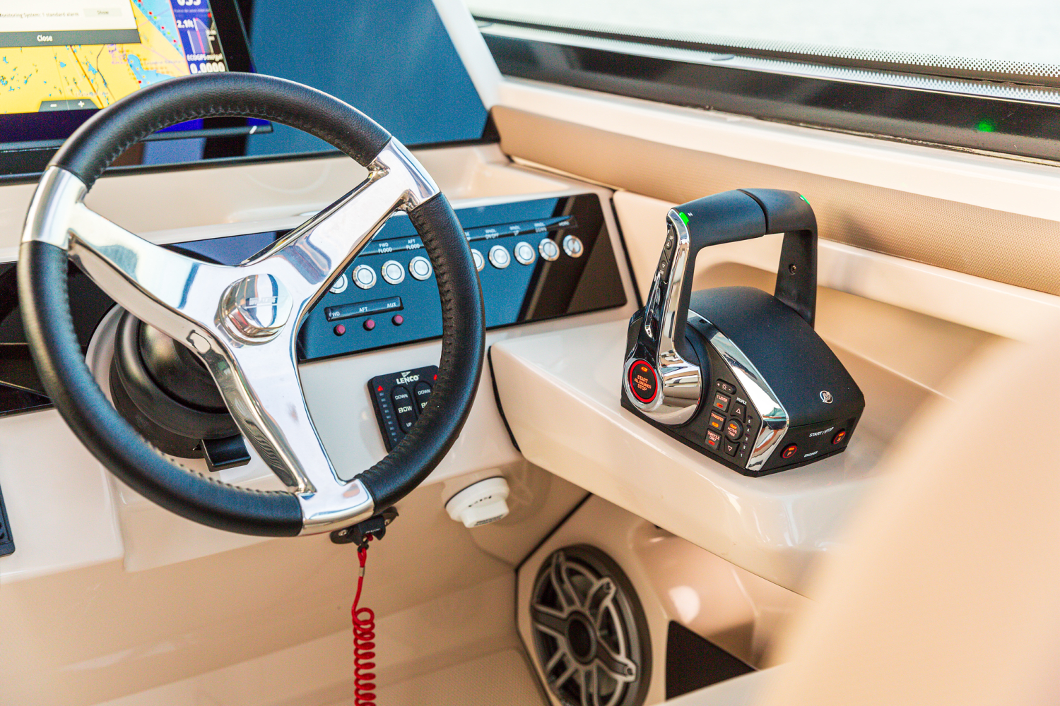 2025 Boston Whaler 330 Vantage Image Thumbnail #11