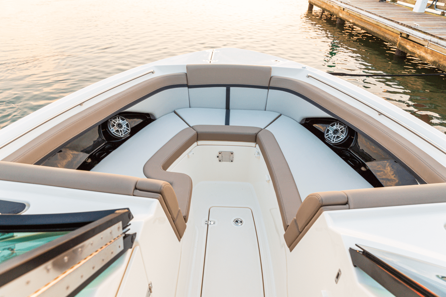 2025 Boston Whaler 330 Vantage Image Thumbnail #6