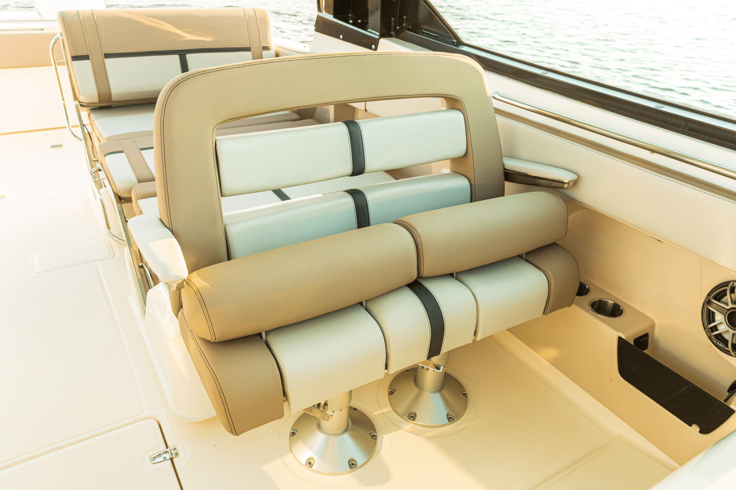 2025 Boston Whaler 330 Vantage Image Thumbnail #23