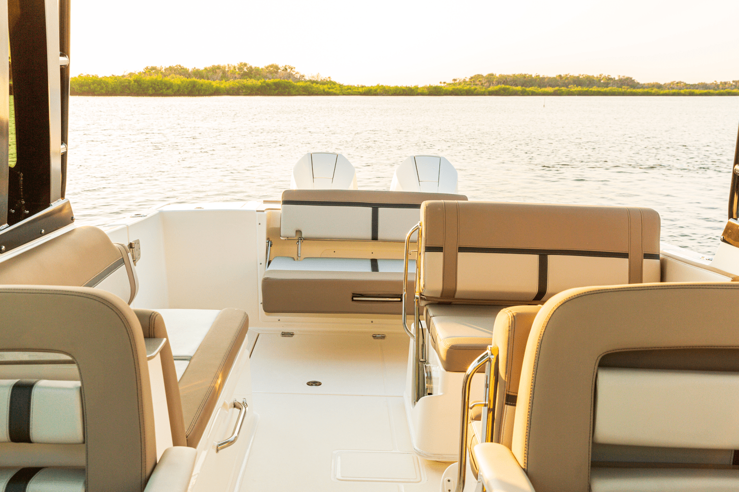 2025 Boston Whaler 330 Vantage Image Thumbnail #17