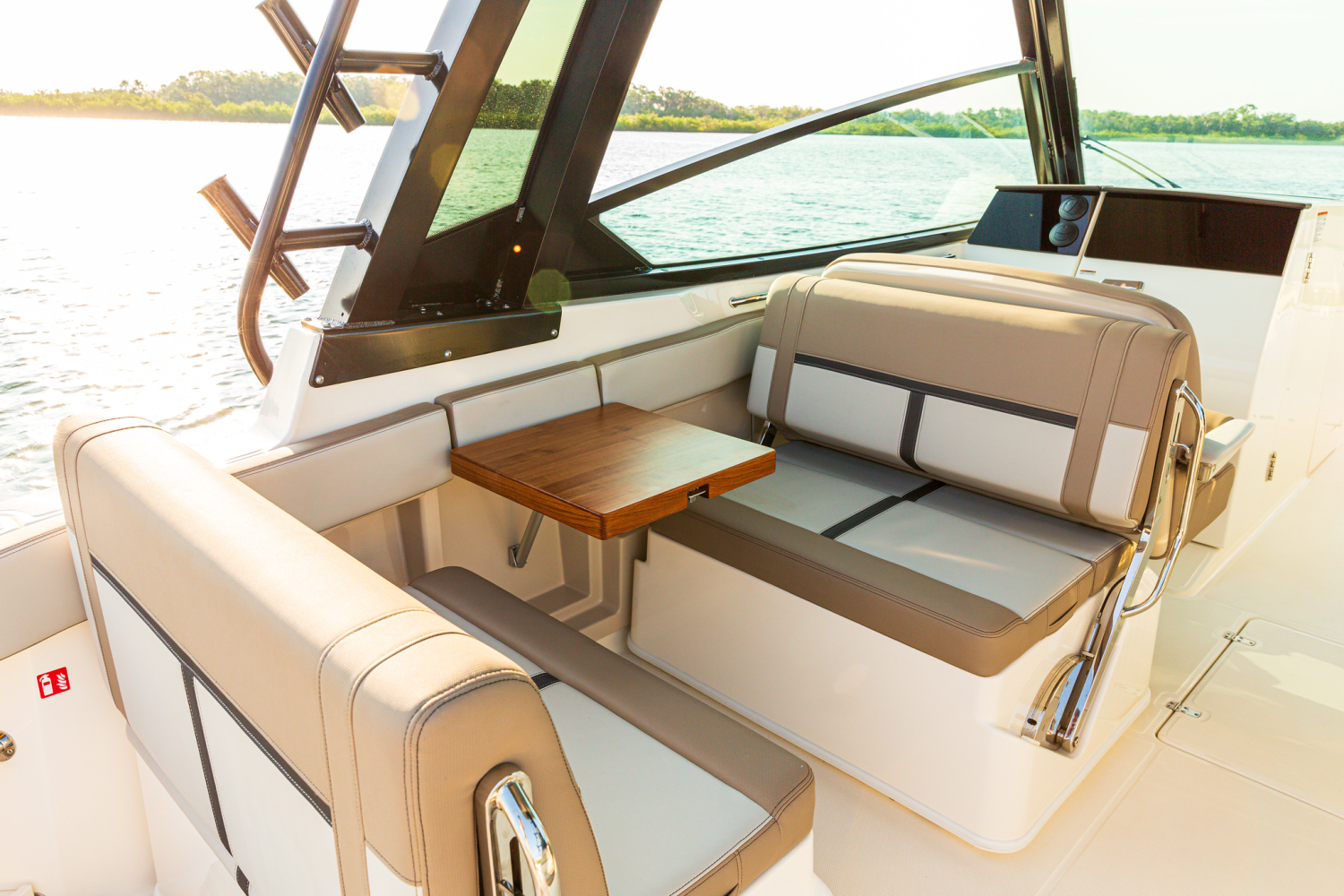 2025 Boston Whaler 330 Vantage Image Thumbnail #21