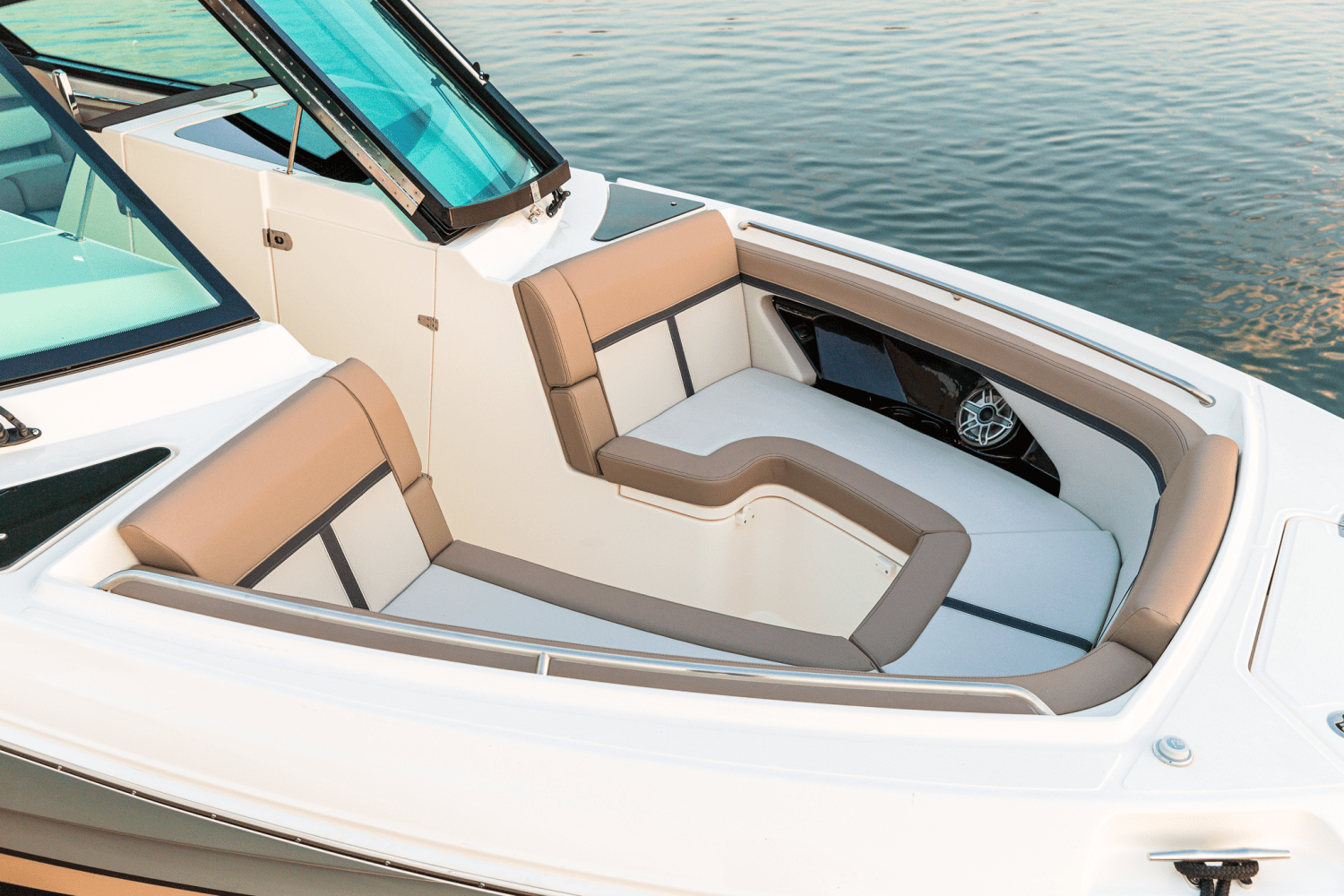 2025 Boston Whaler 330 Vantage Image Thumbnail #3