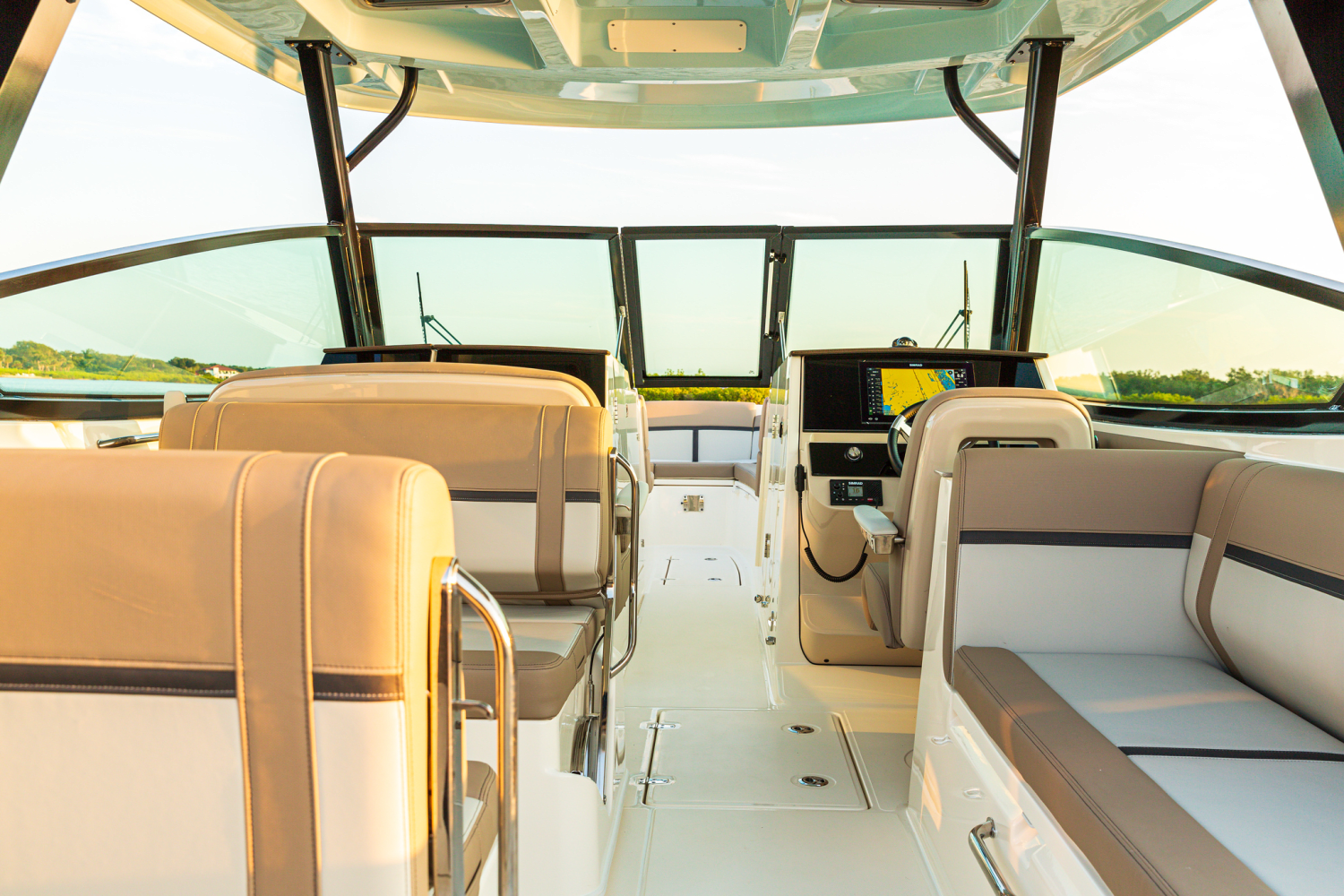 2025 Boston Whaler 330 Vantage Image Thumbnail #14