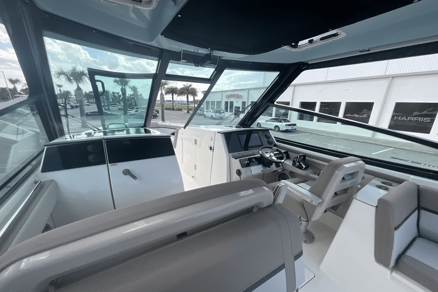 2025 Boston Whaler 330 Vantage Image Thumbnail #35