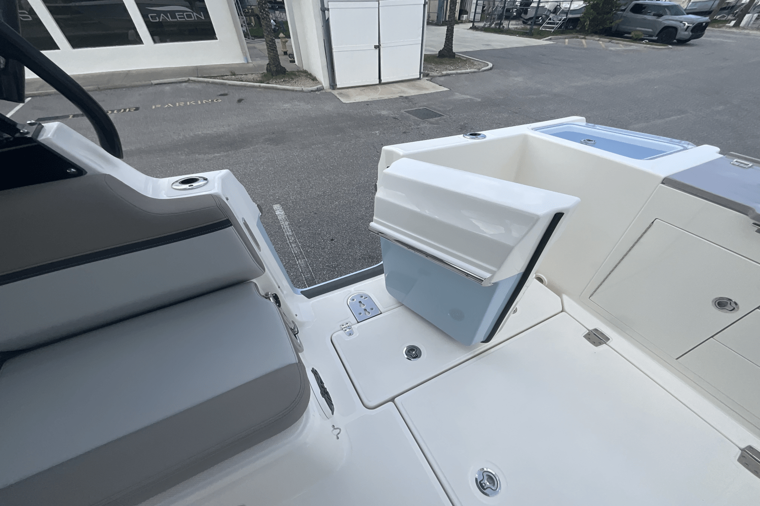 2025 Boston Whaler 330 Vantage Image Thumbnail #15