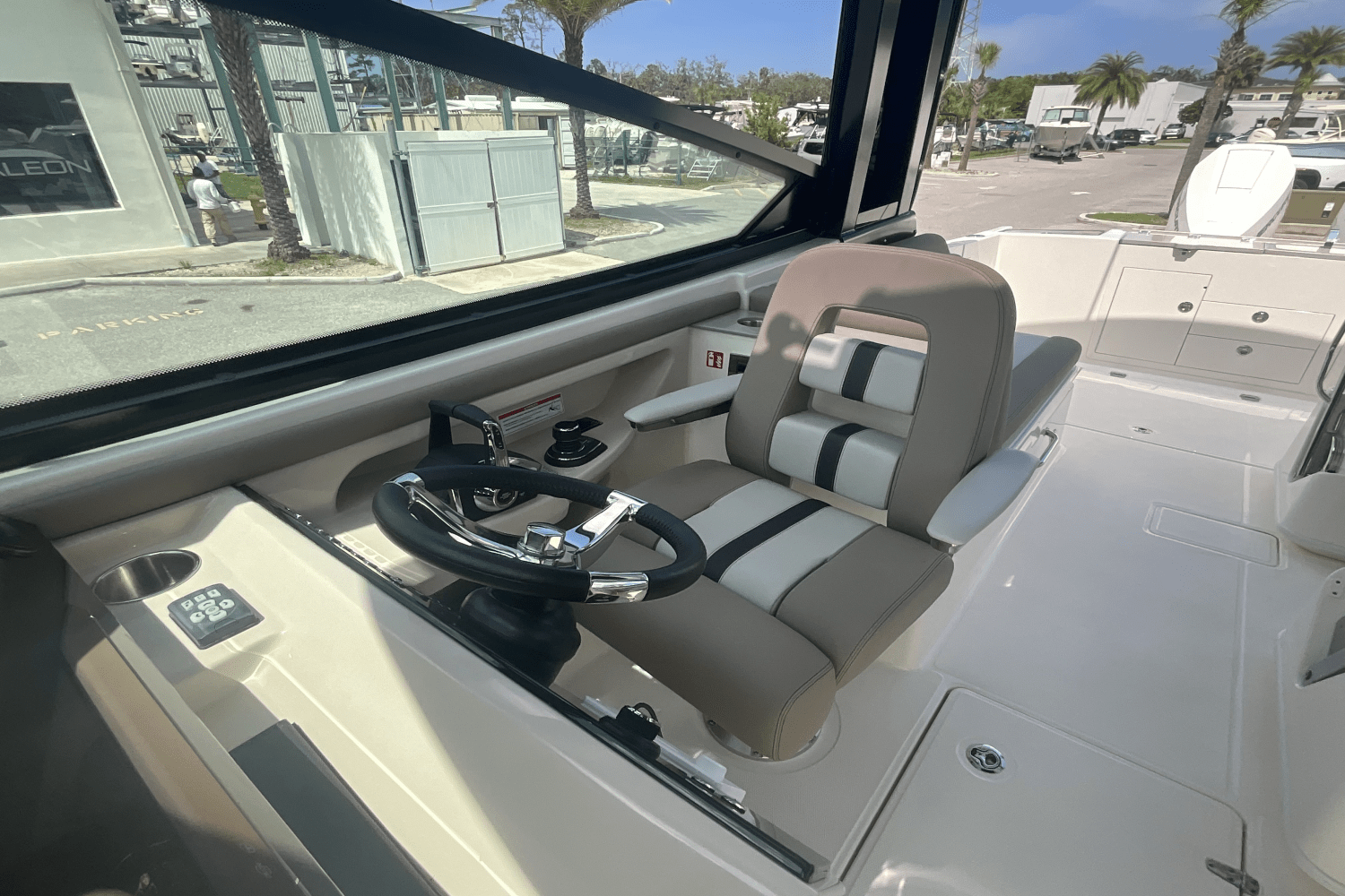 2025 Boston Whaler 330 Vantage Image Thumbnail #23