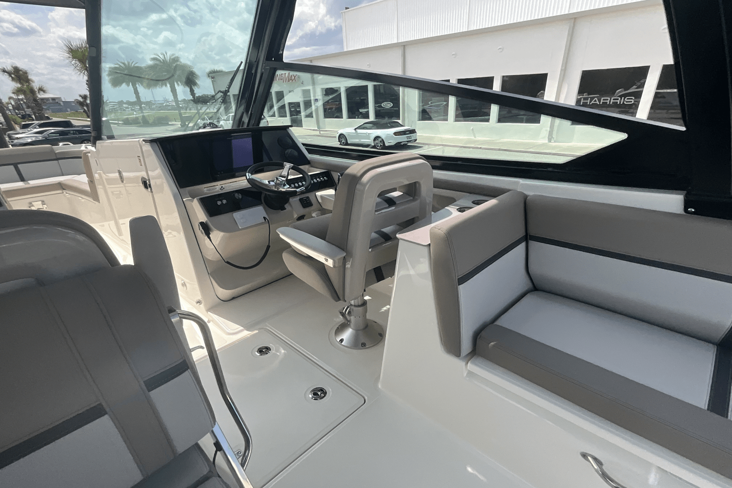2025 Boston Whaler 330 Vantage Image Thumbnail #21