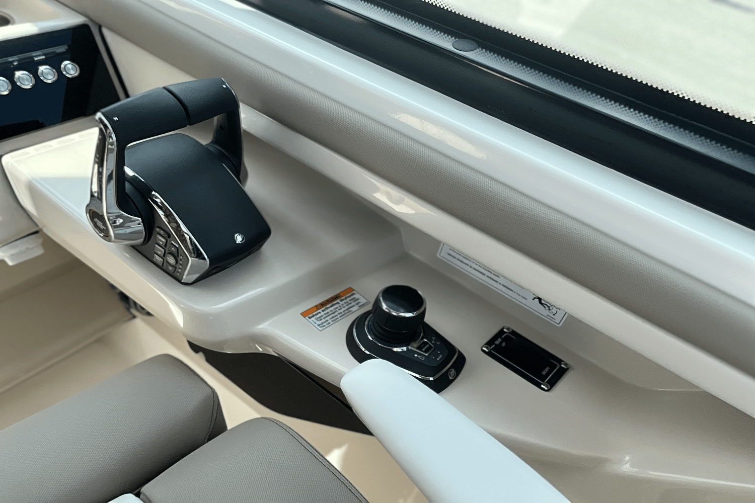2025 Boston Whaler 330 Vantage Image Thumbnail #19