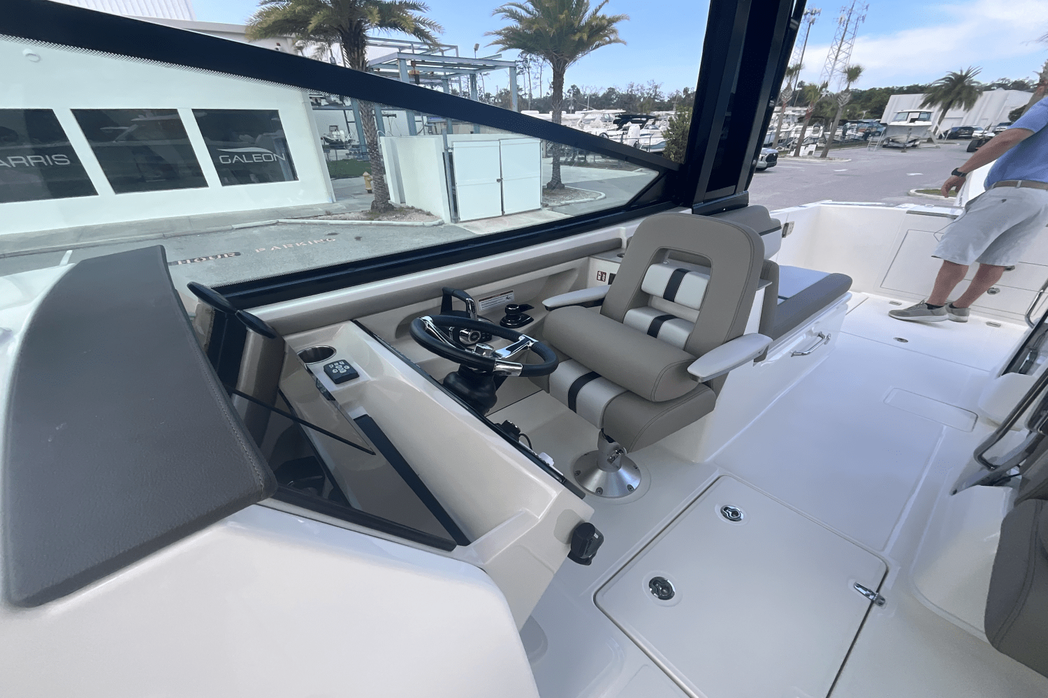 2025 Boston Whaler 330 Vantage Image Thumbnail #54