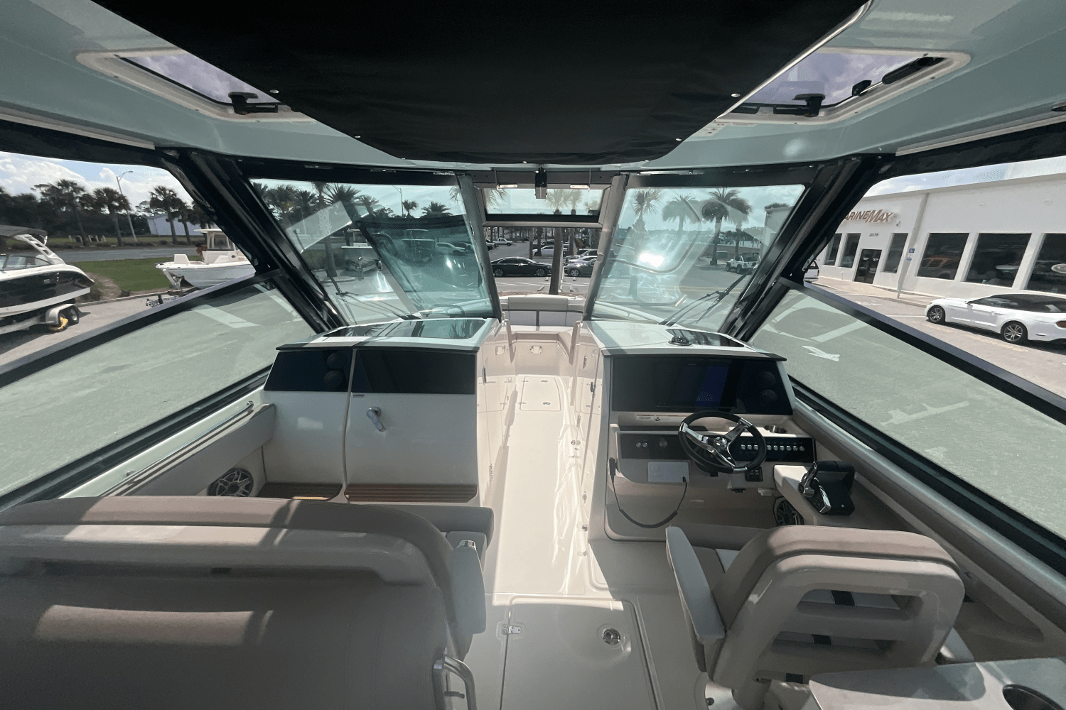 2025 Boston Whaler 330 Vantage Image Thumbnail #29