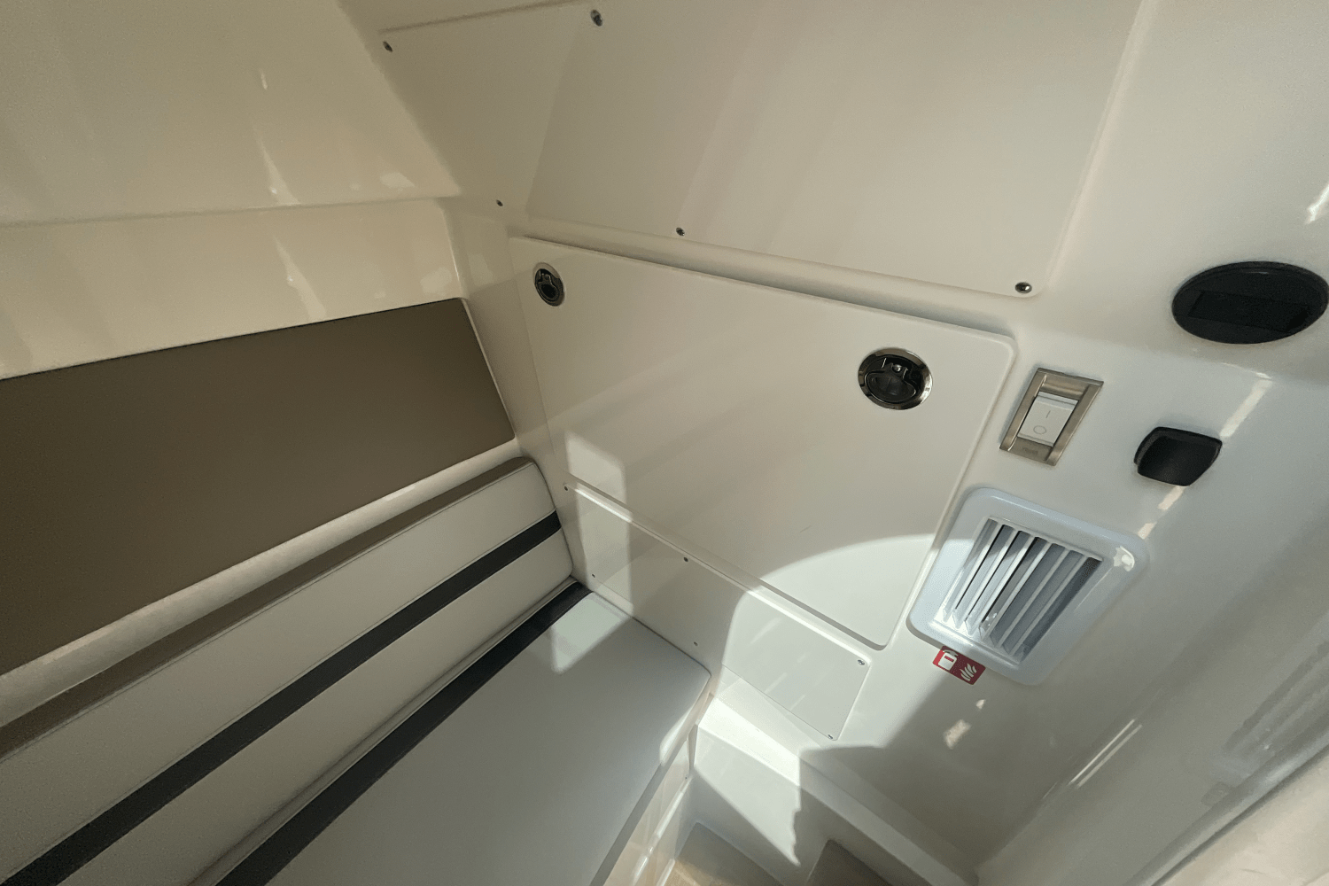 2025 Boston Whaler 330 Vantage Image Thumbnail #38