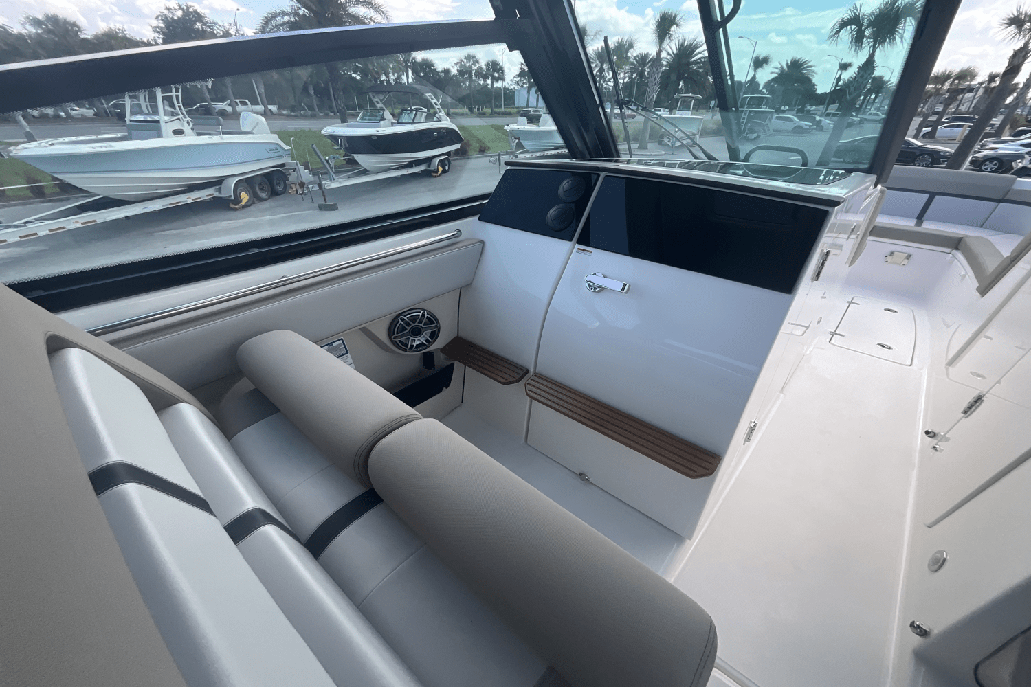2025 Boston Whaler 330 Vantage Image Thumbnail #52