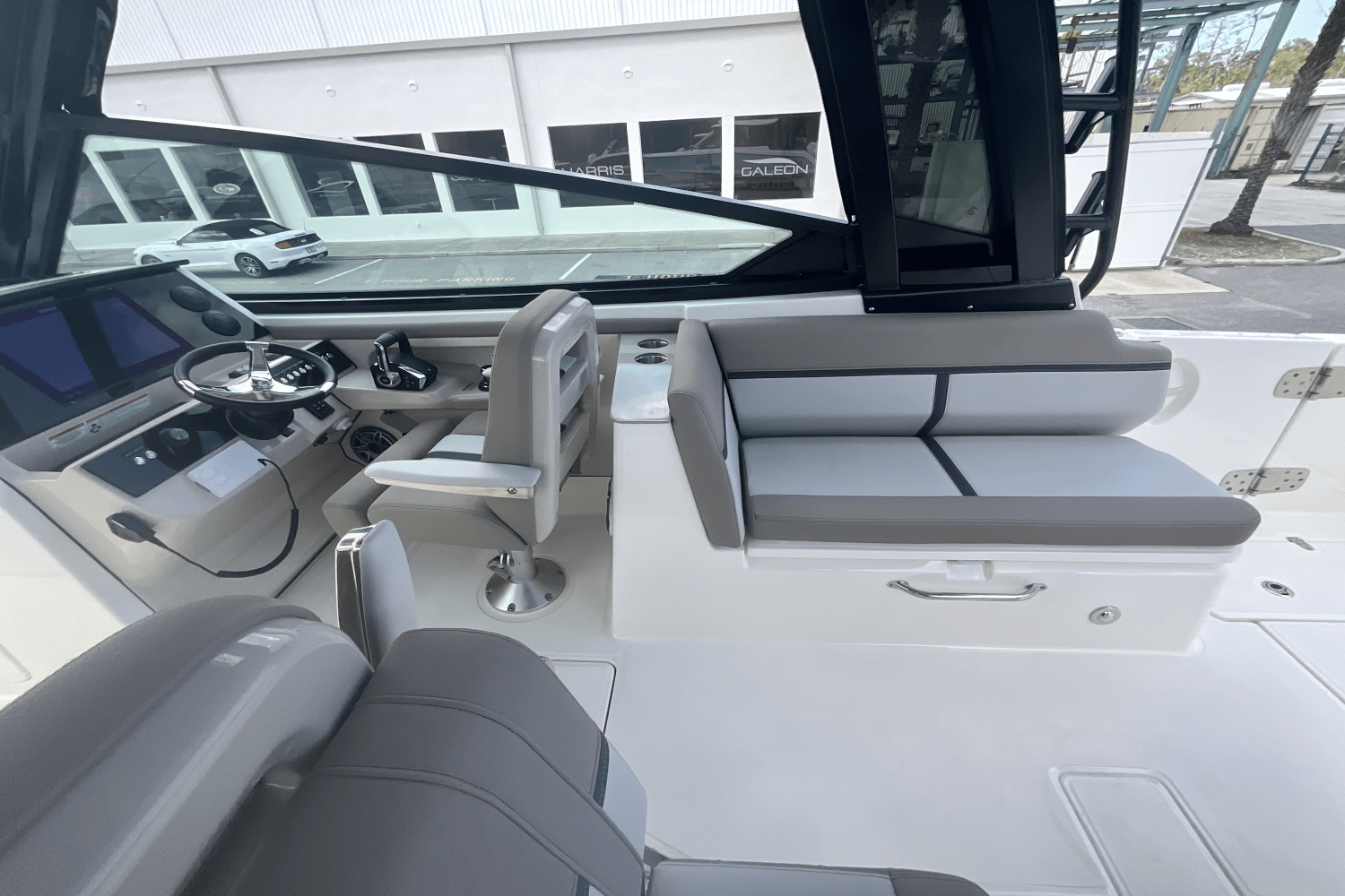 2025 Boston Whaler 330 Vantage Image Thumbnail #31