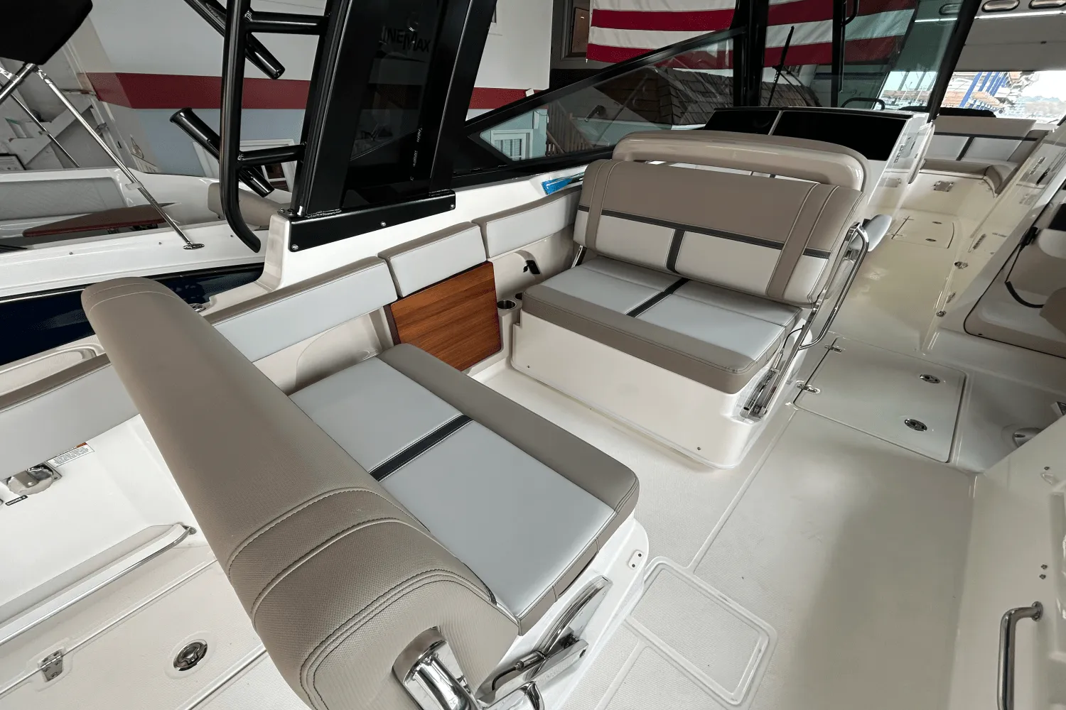 2026 Boston Whaler 330 Vantage Image Thumbnail #9