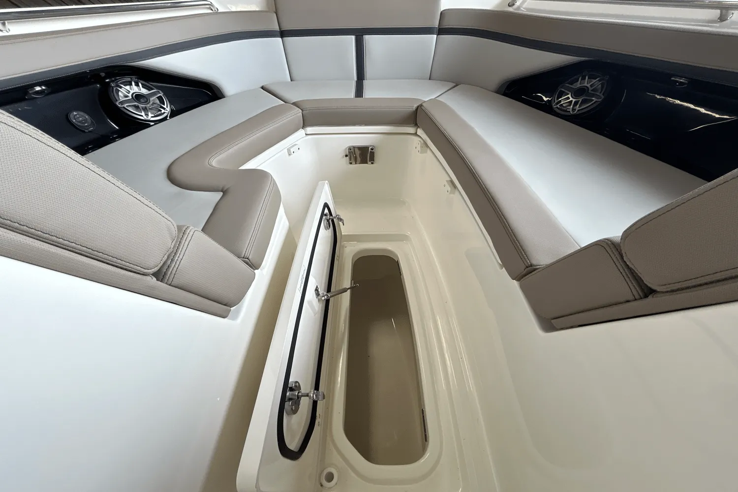 2026 Boston Whaler 330 Vantage Image Thumbnail #26